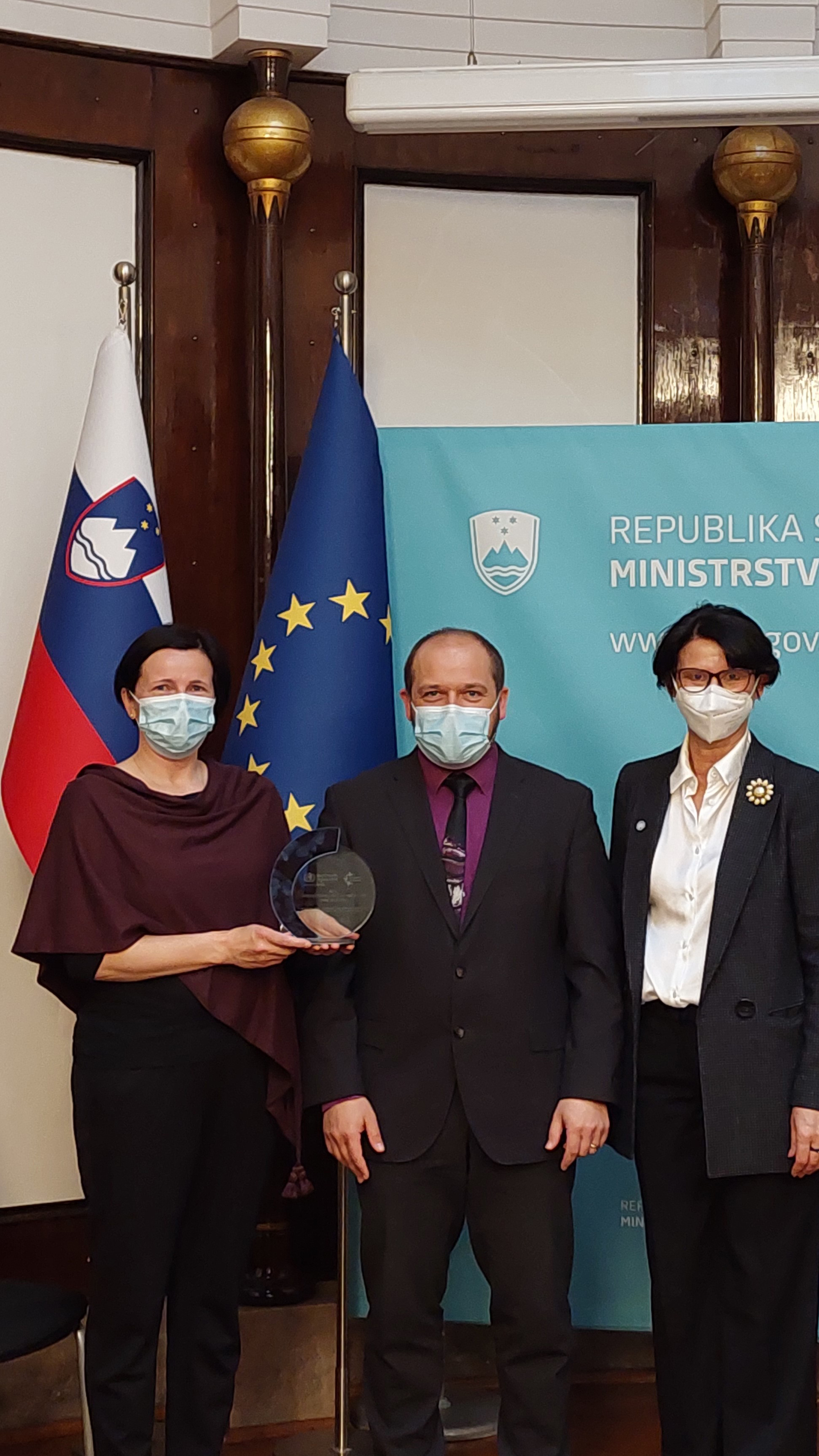 podelitev priznanja 2